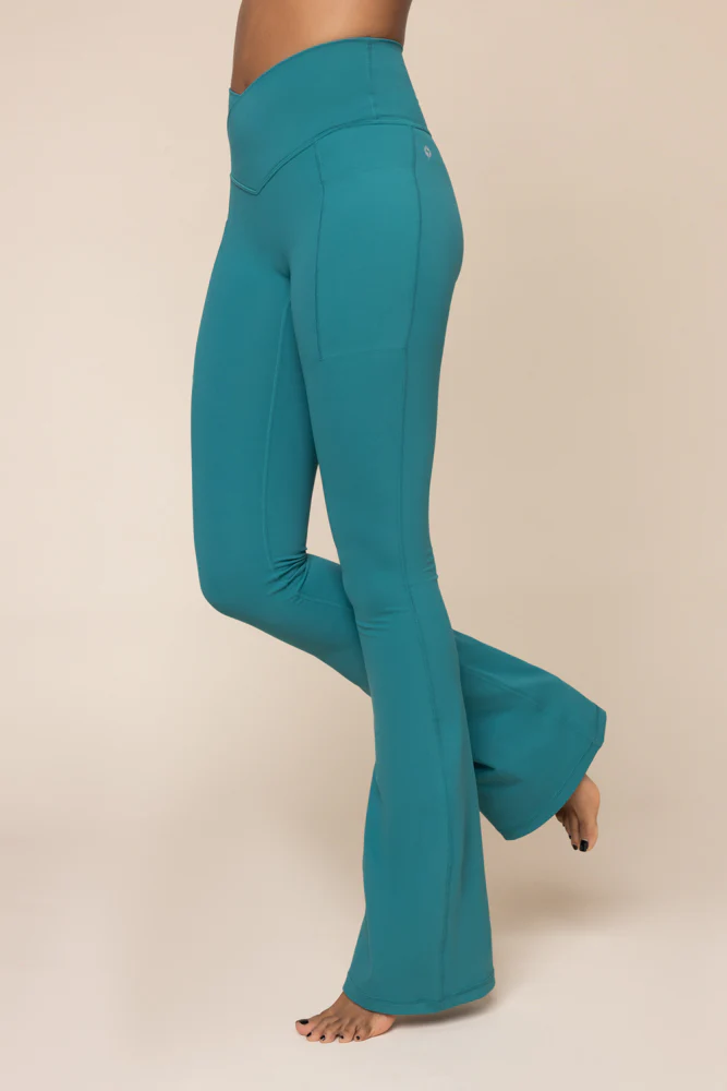 Crisscross HourglassÂ® Flared Leggings with Pockets - Emerald