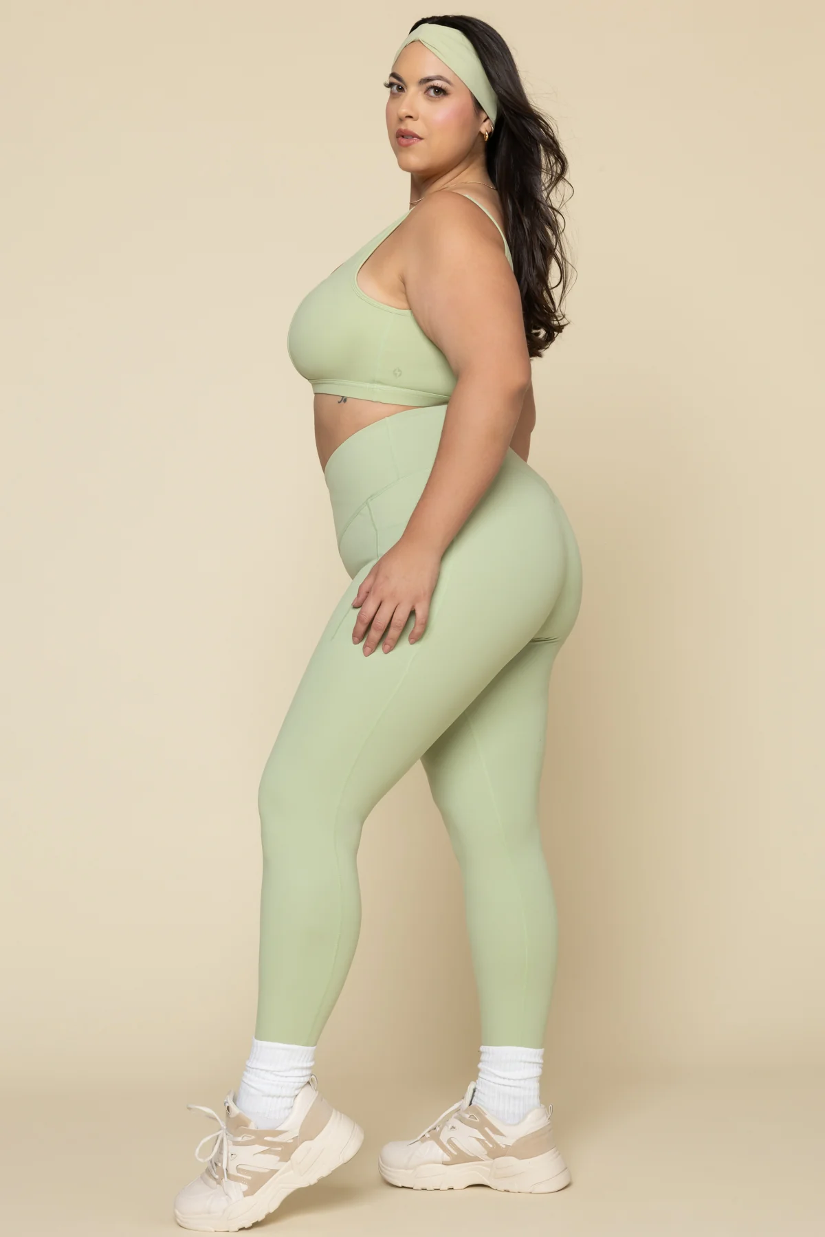 3866-crisscross-hourglass-leggings-with-pockets-pistachio-1.webp
