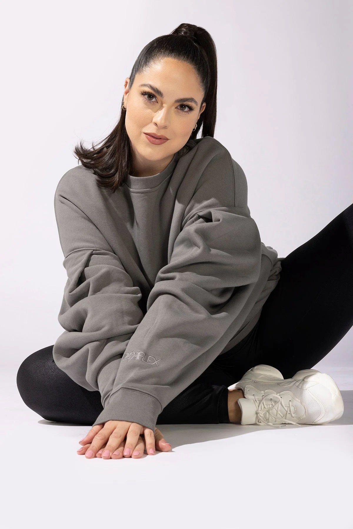 3960-brunch-sweater-smoke-1.jpg