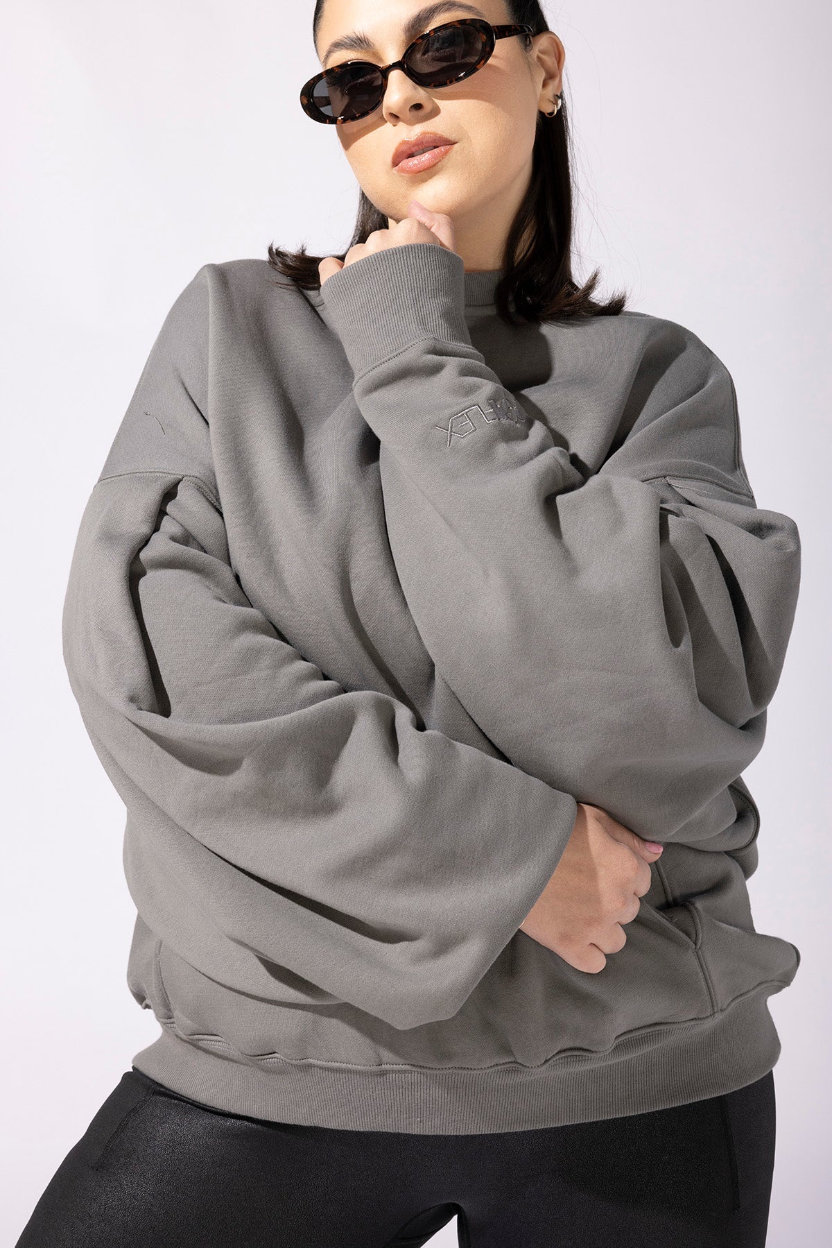 3960-brunch-sweater-smoke-1.jpg