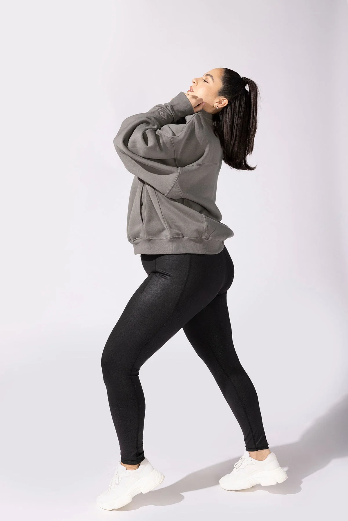 3960-brunch-sweater-smoke-1.jpg