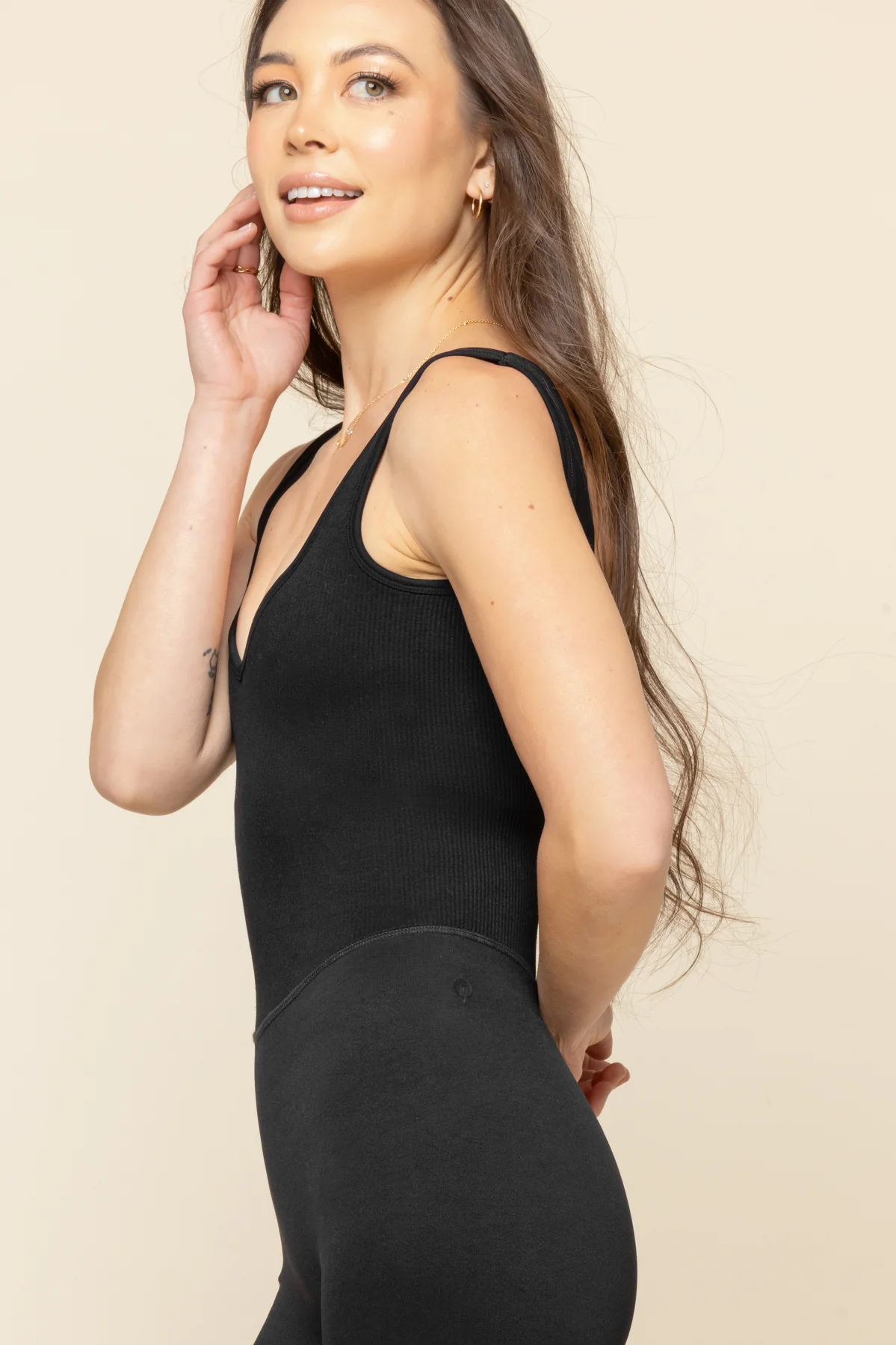3990-be-flexible-seamless-onesie-black-1.webp