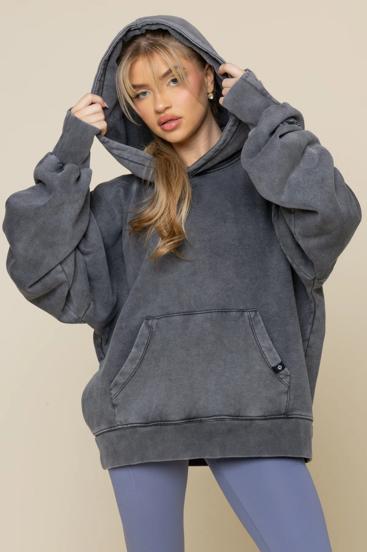 4101-boxy-boyfriend-hoodie-vintage-black-1.webp