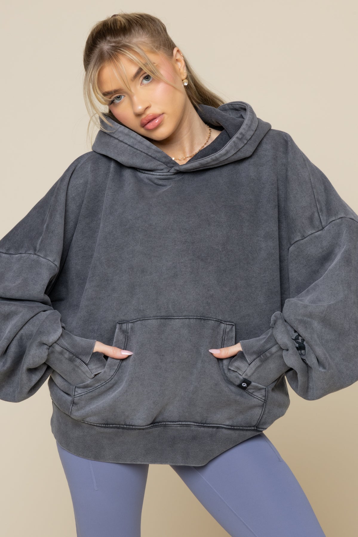 4101-boxy-boyfriend-hoodie-vintage-black-1.webp