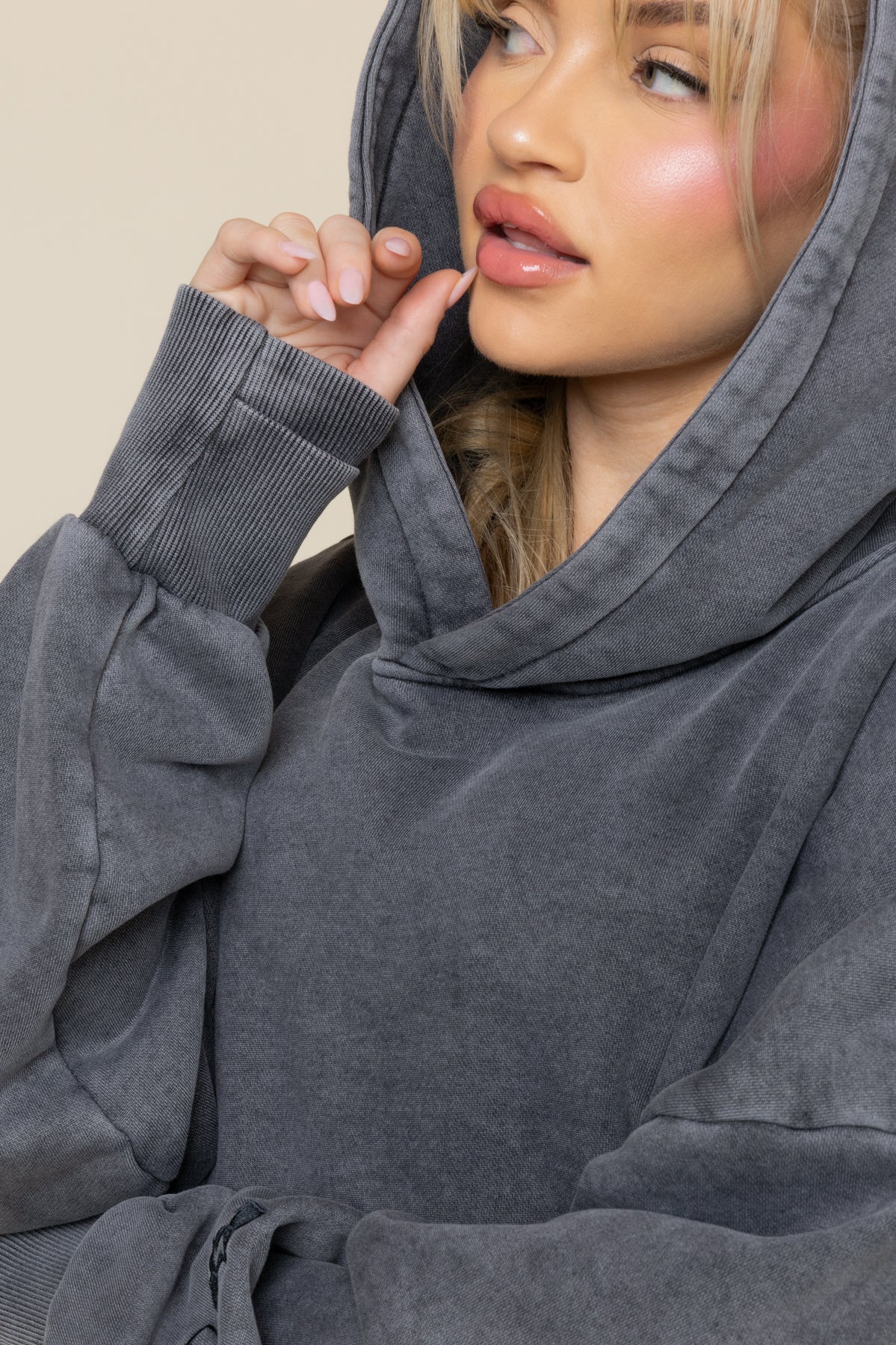 4101-boxy-boyfriend-hoodie-vintage-black-1.webp