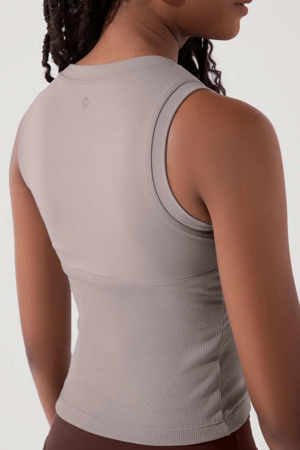 4205-peekaboo-crew-tank-smoky-taupe-1.webp