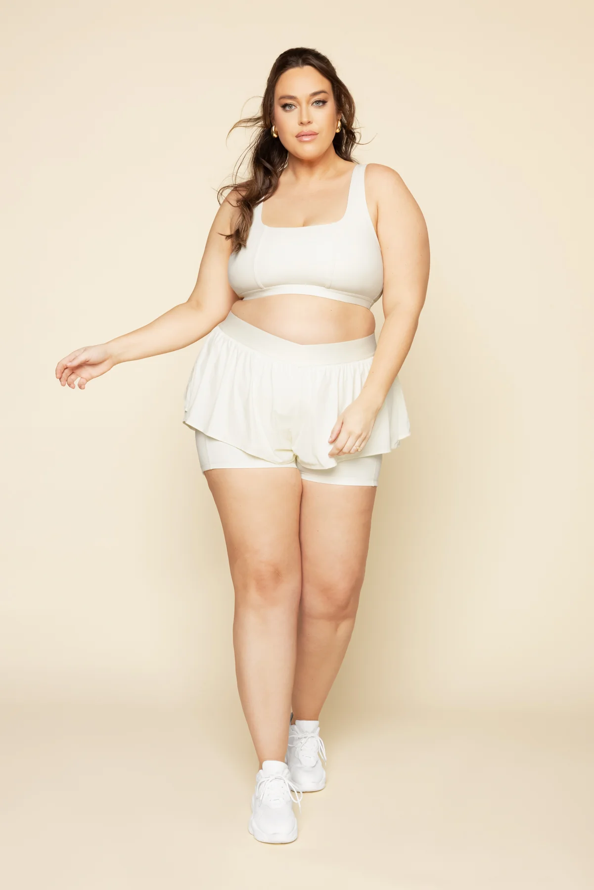 4411-on-the-run-ruffle-short-ivory-1.webp