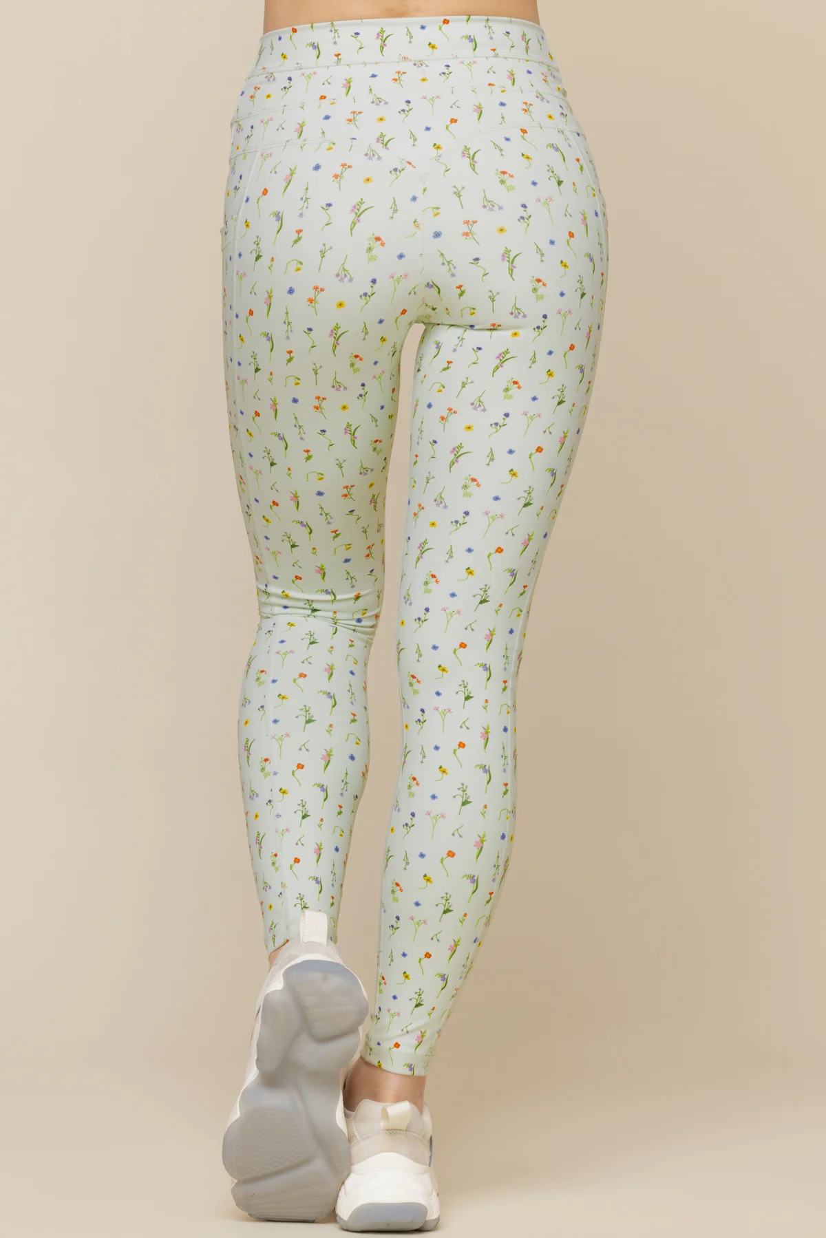 4475-cargo-legging-with-pockets-meadow-1.webp