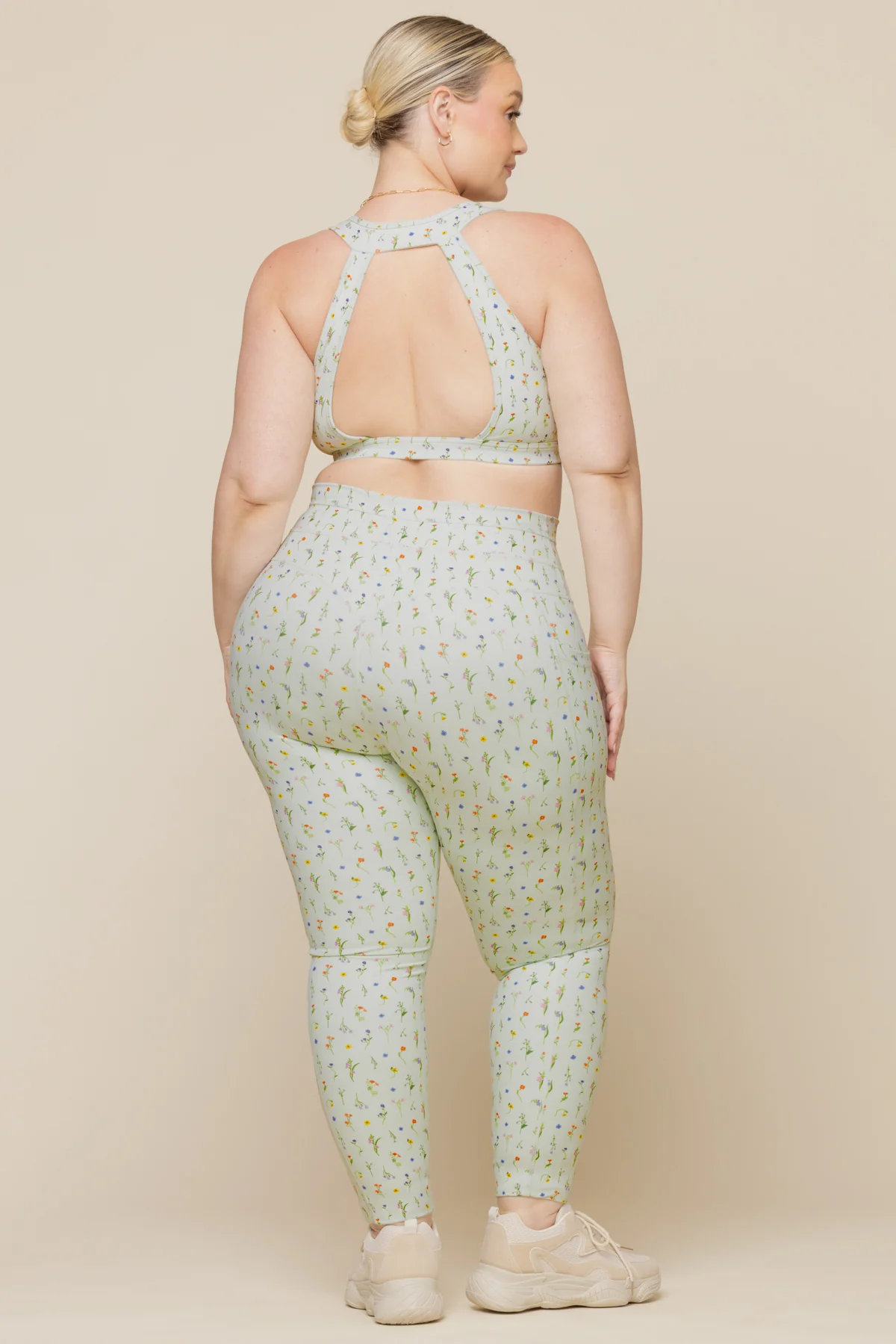 4475-cargo-legging-with-pockets-meadow-1.webp