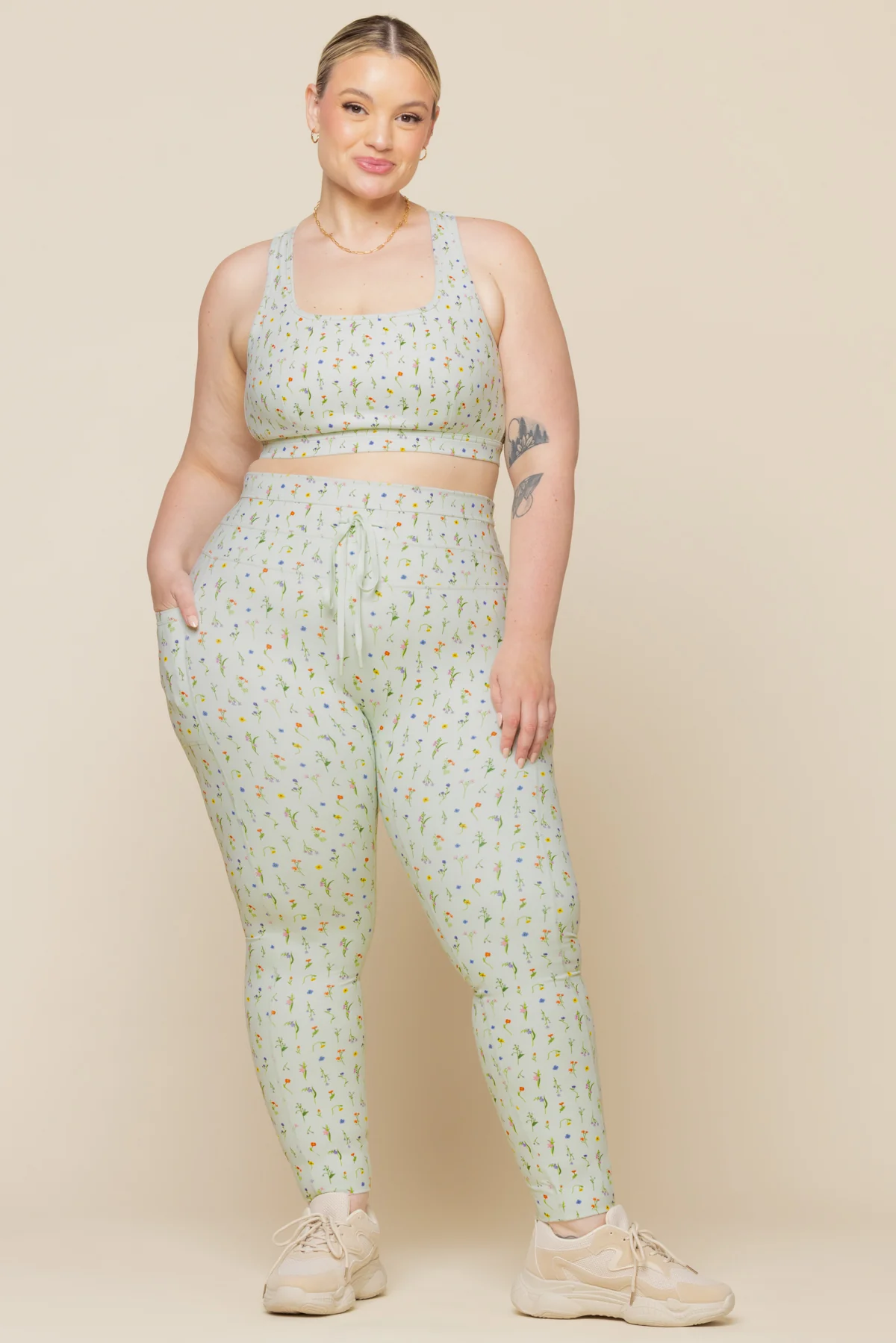 4475-cargo-legging-with-pockets-meadow-1.webp