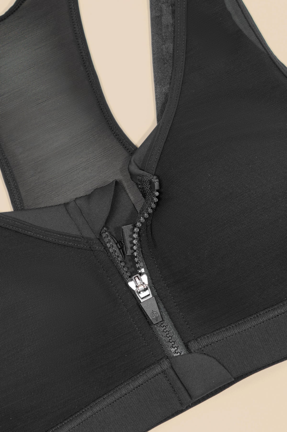 4720-zip-superbra-black-1.webp