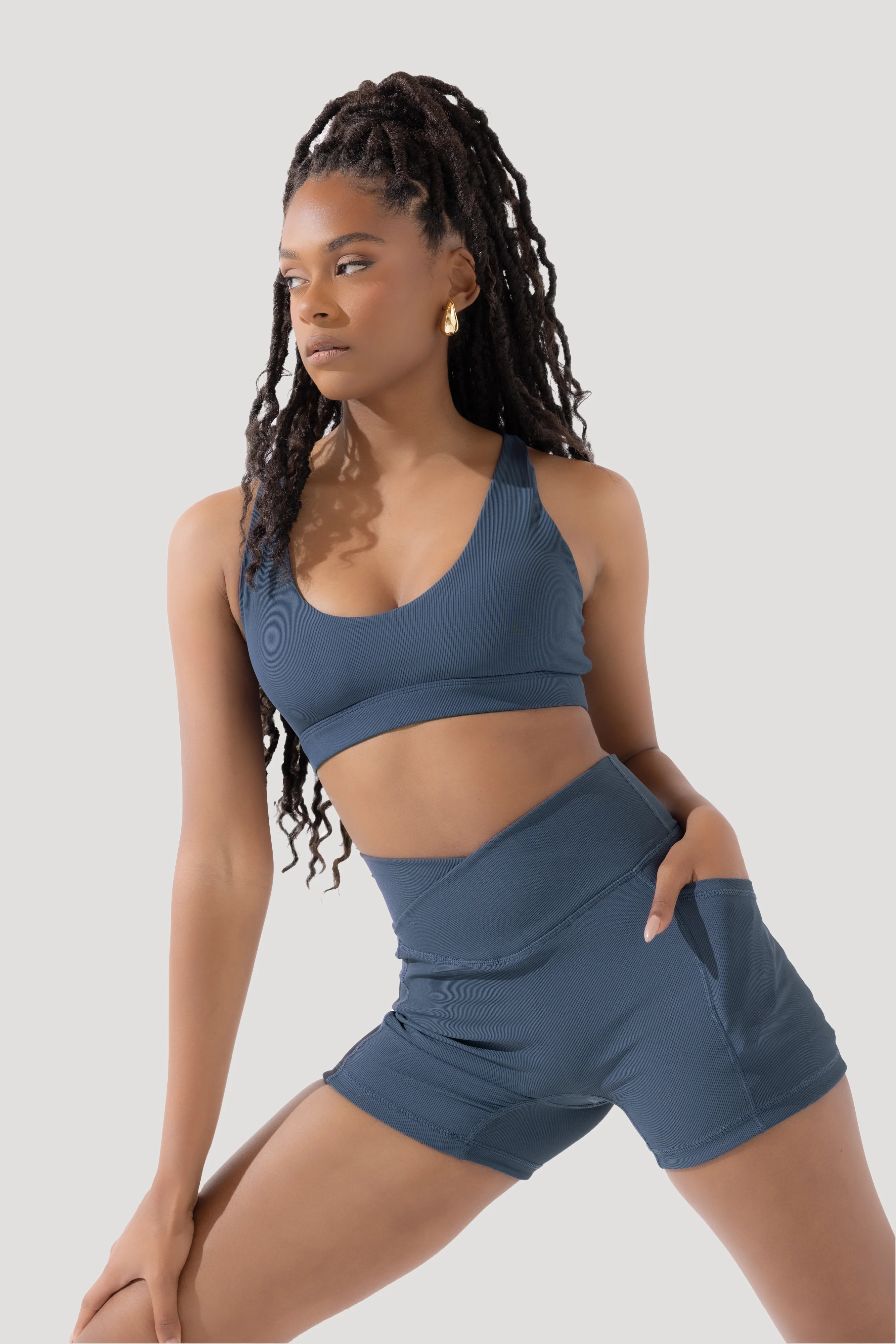 5105-crisscross-hourglass-midi-shorts-with-pockets-ribbed-dark-navy-1.webp