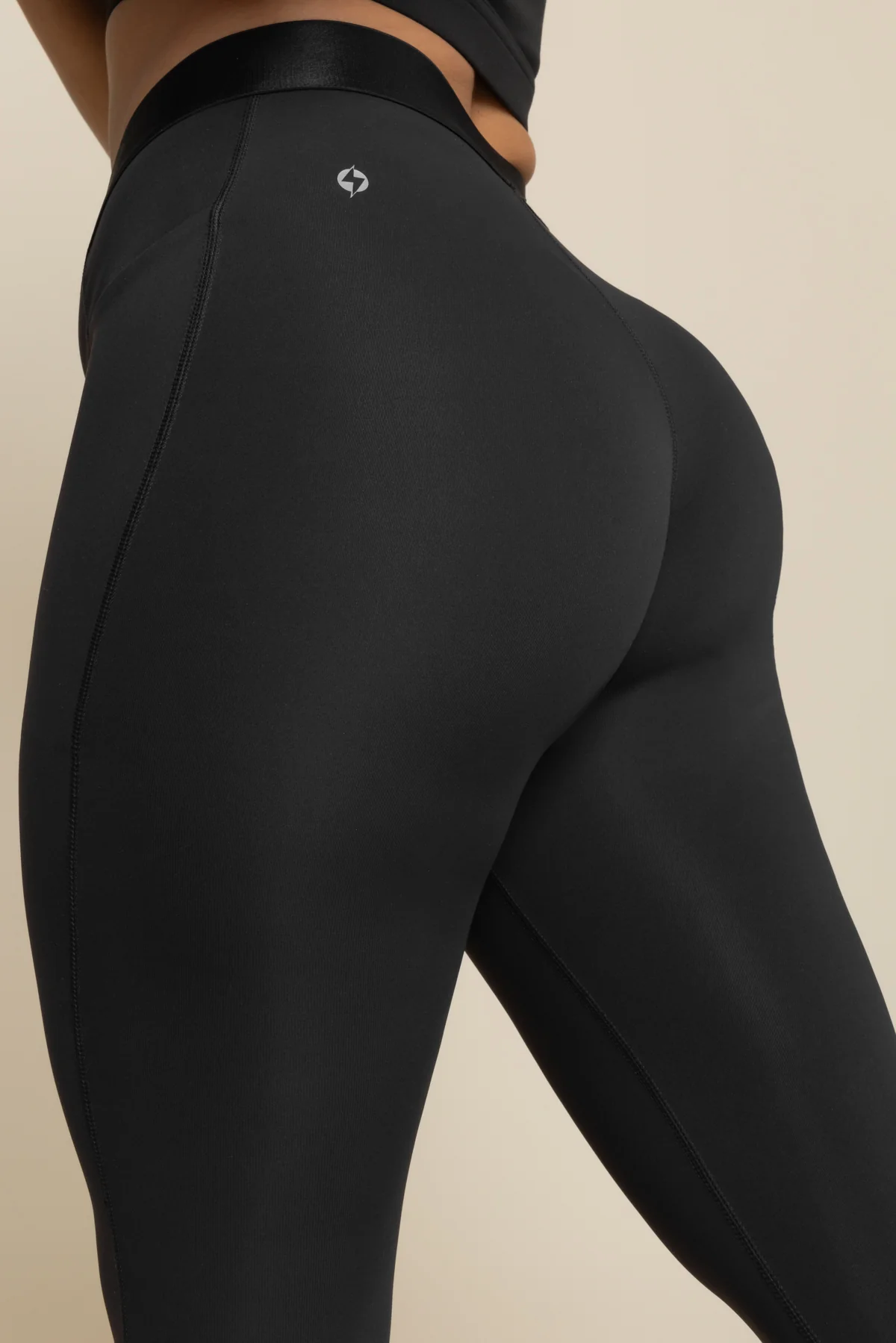 5353-contour-legging-black-1.webp