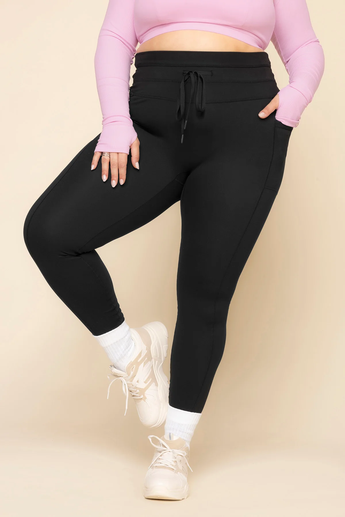 540-cargo-legging-with-pockets-black-1.webp