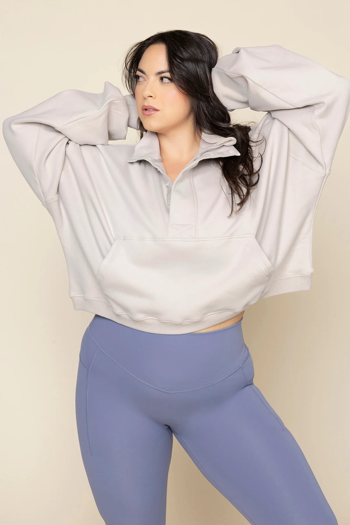 5676-ooey-gooey-crop-half-zip-silver-birch-1.webp
