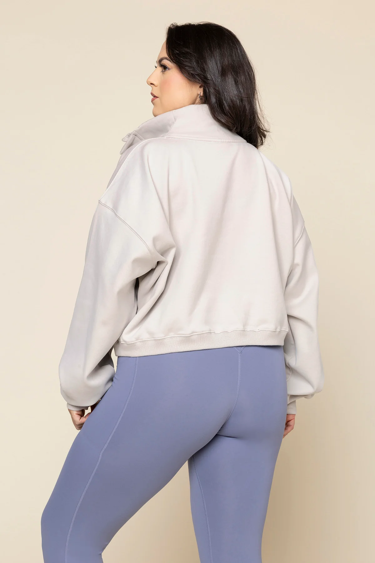 5676-ooey-gooey-crop-half-zip-silver-birch-1.webp