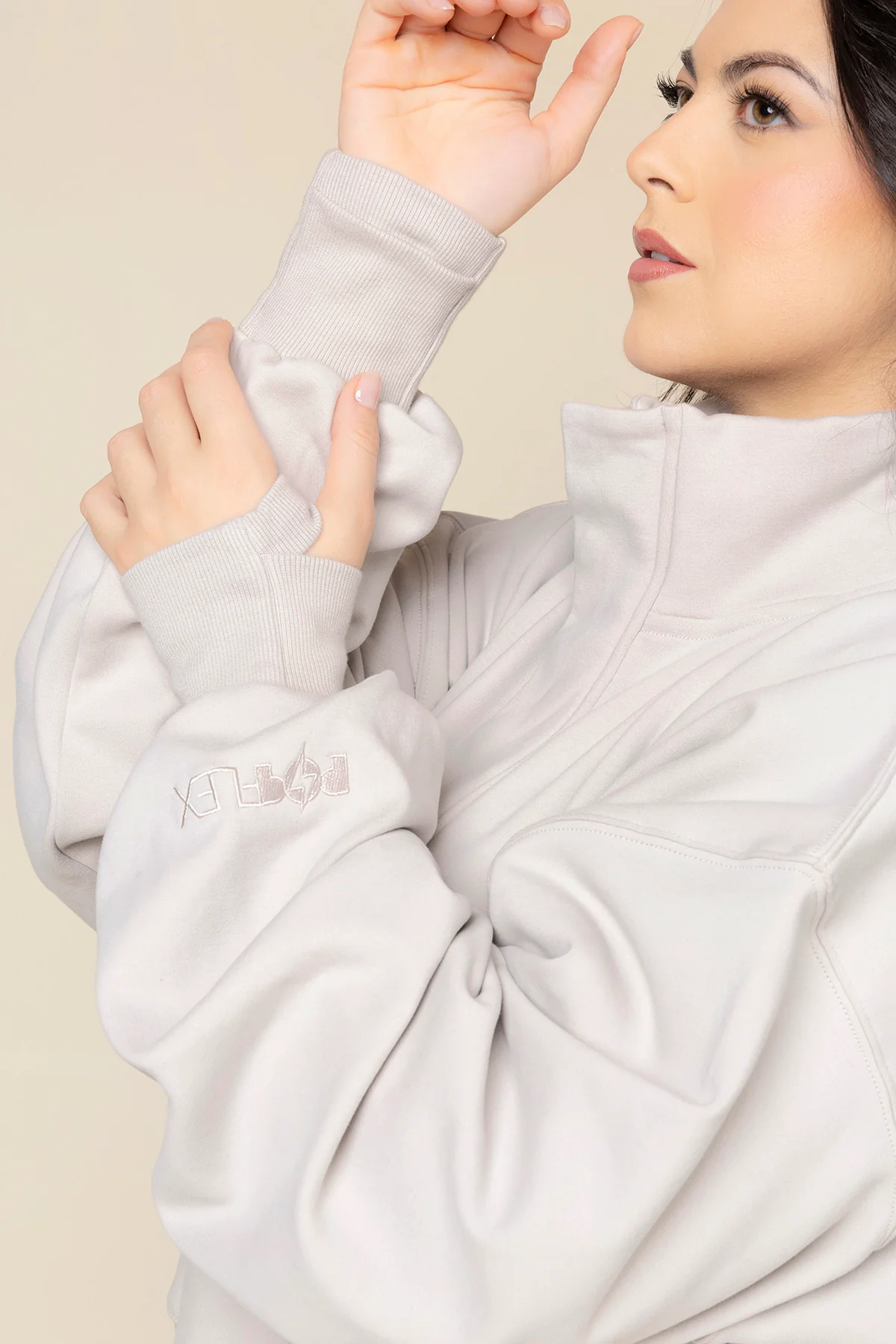 5676-ooey-gooey-crop-half-zip-silver-birch-1.webp