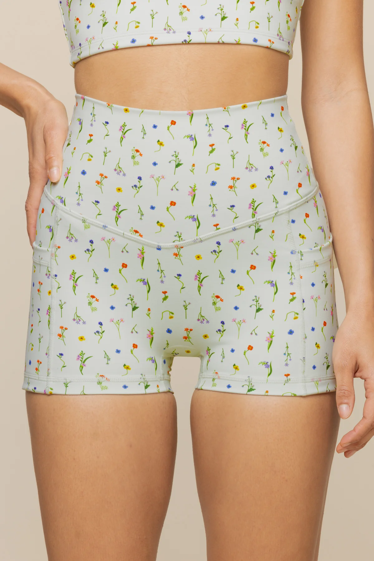 5721-supersculpt-booty-short-meadow-1.webp