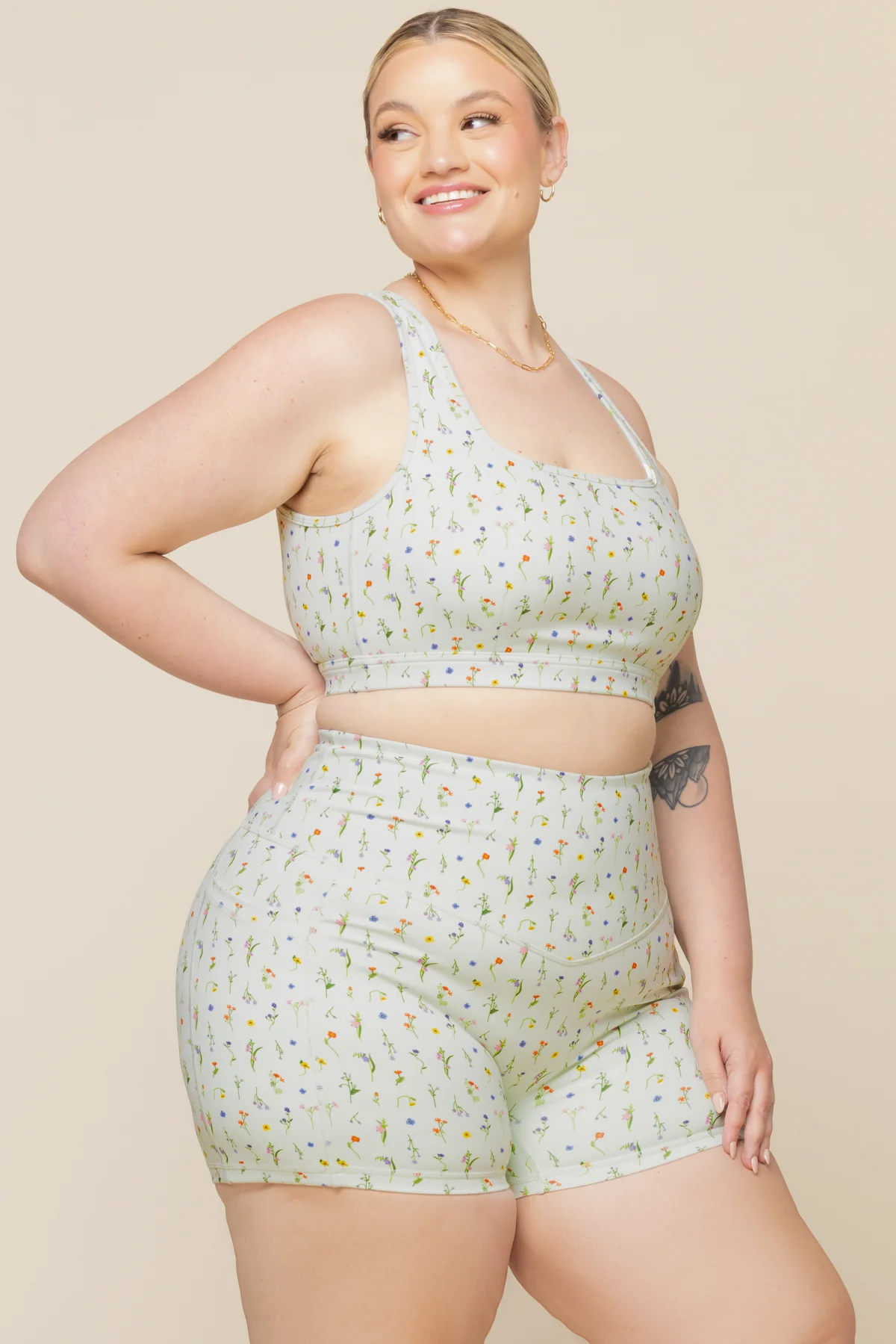 5721-supersculpt-booty-short-meadow-1.webp