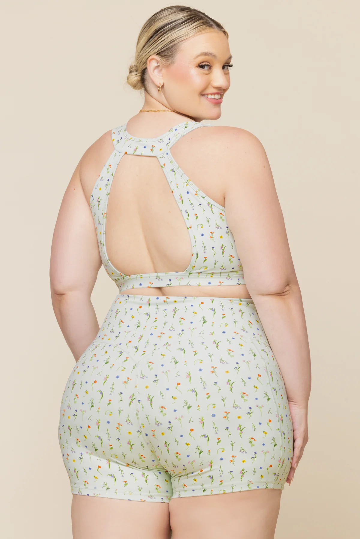 5721-supersculpt-booty-short-meadow-1.webp