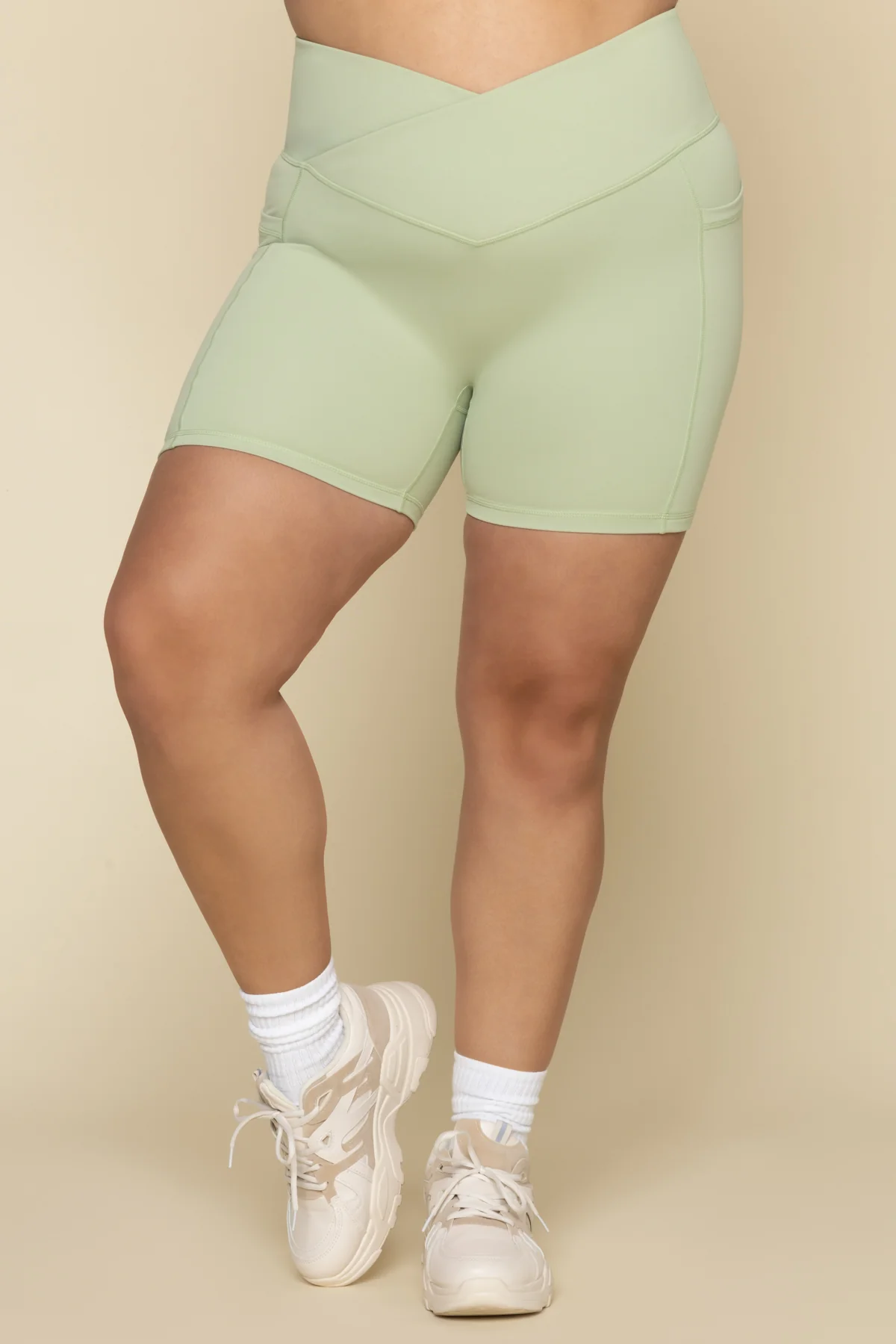 5896-crisscross-hourglass-midi-short-with-pockets-pistachio-1.webp
