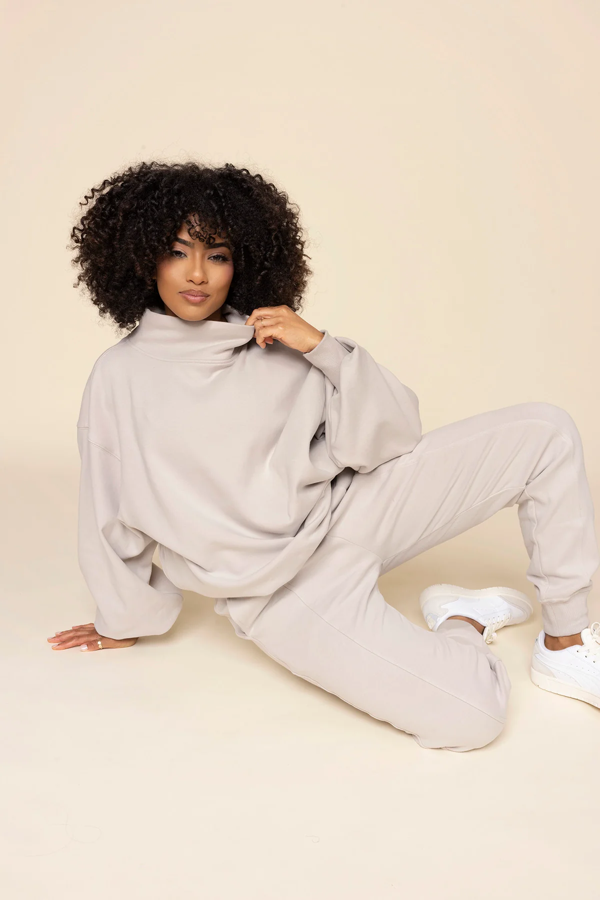 6402-ooey-gooey-mockneck-sweatshirt-with-pockets-silver-birch-1.webp
