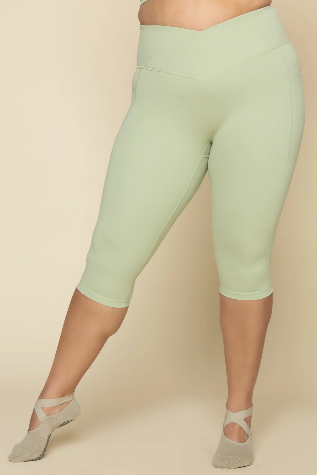 6593-crisscross-hourglass-capri-pistachio-1.webp