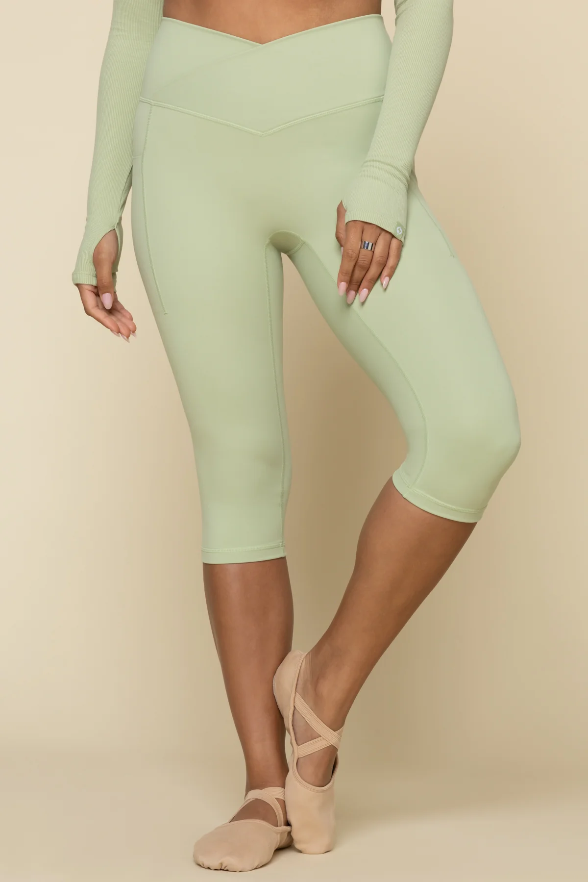 6593-crisscross-hourglass-capri-pistachio-1.webp