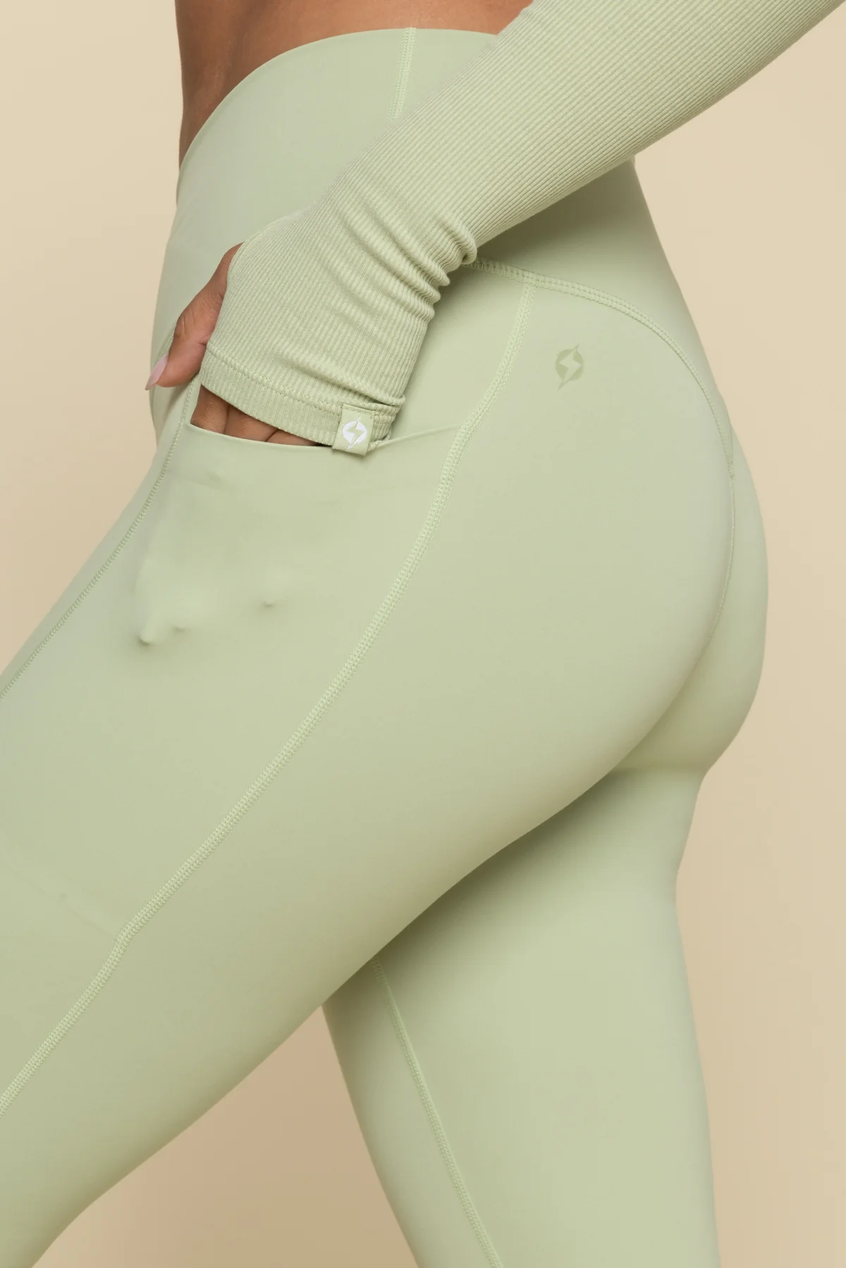 6593-crisscross-hourglass-capri-pistachio-1.webp