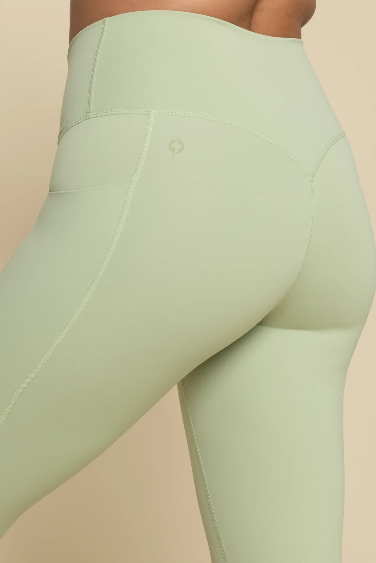 6593-crisscross-hourglass-capri-pistachio-1.webp