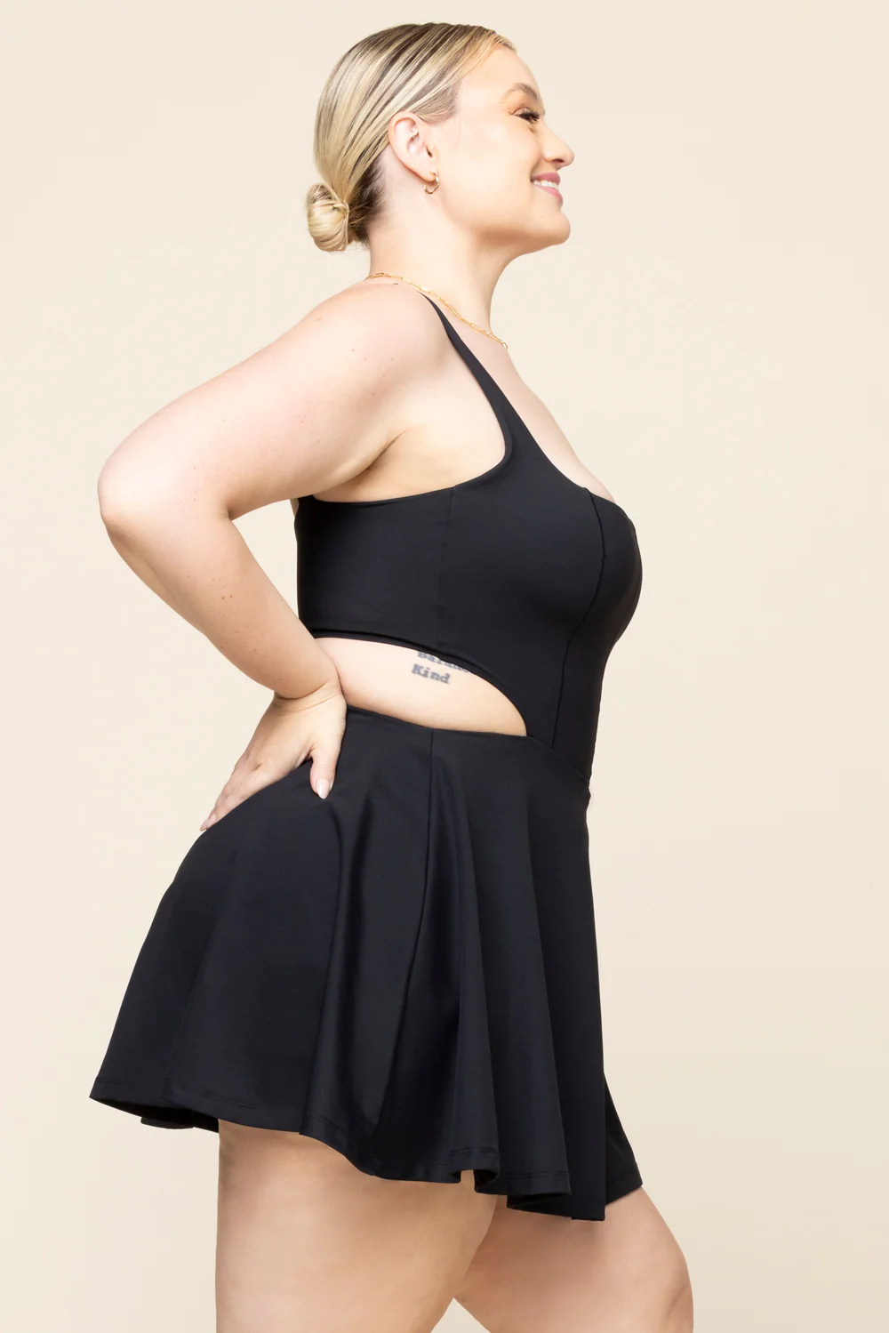 7104-cut-it-out-dress-black-1.webp