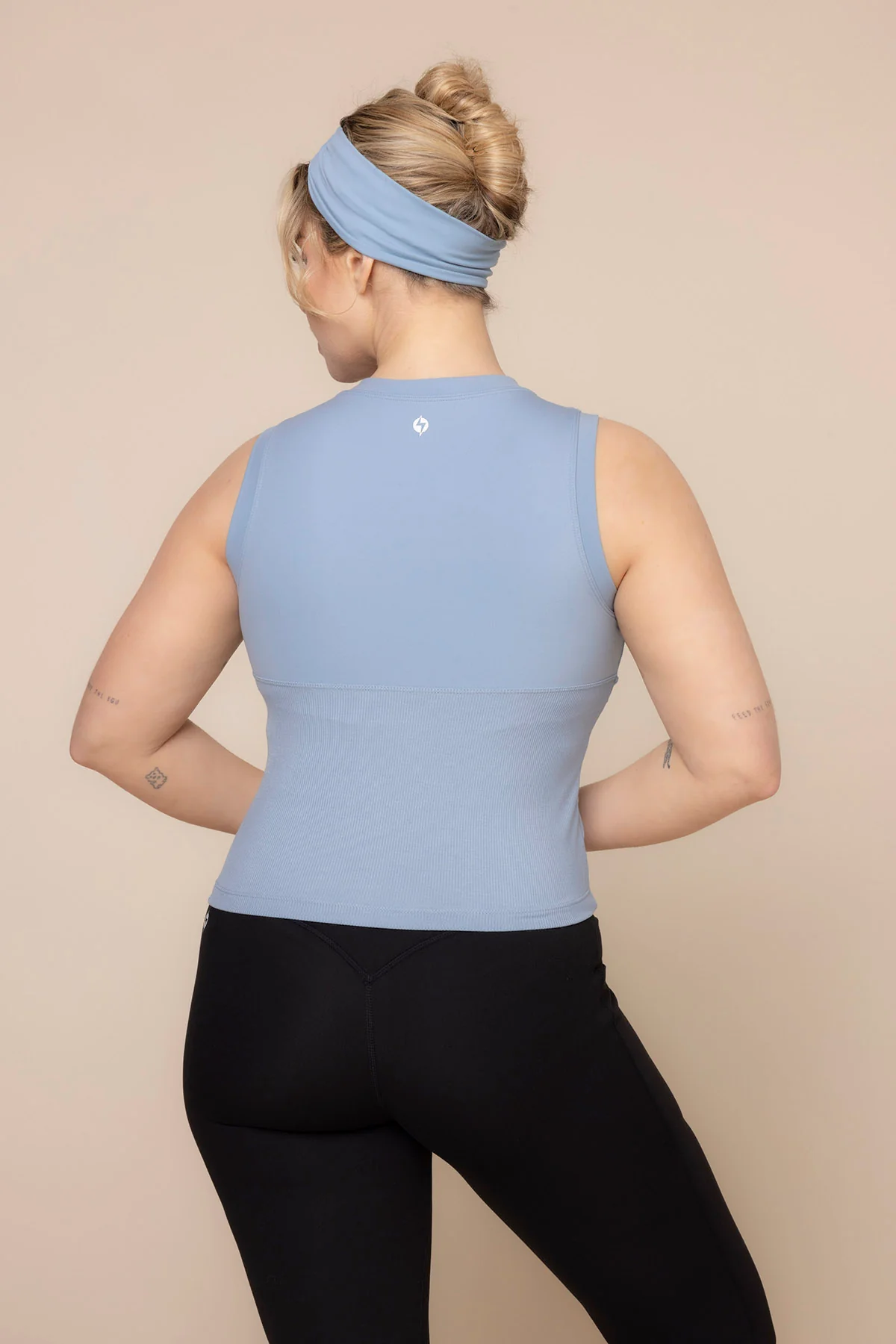 7353-peekaboo-crew-tank-blue-storm-1.webp