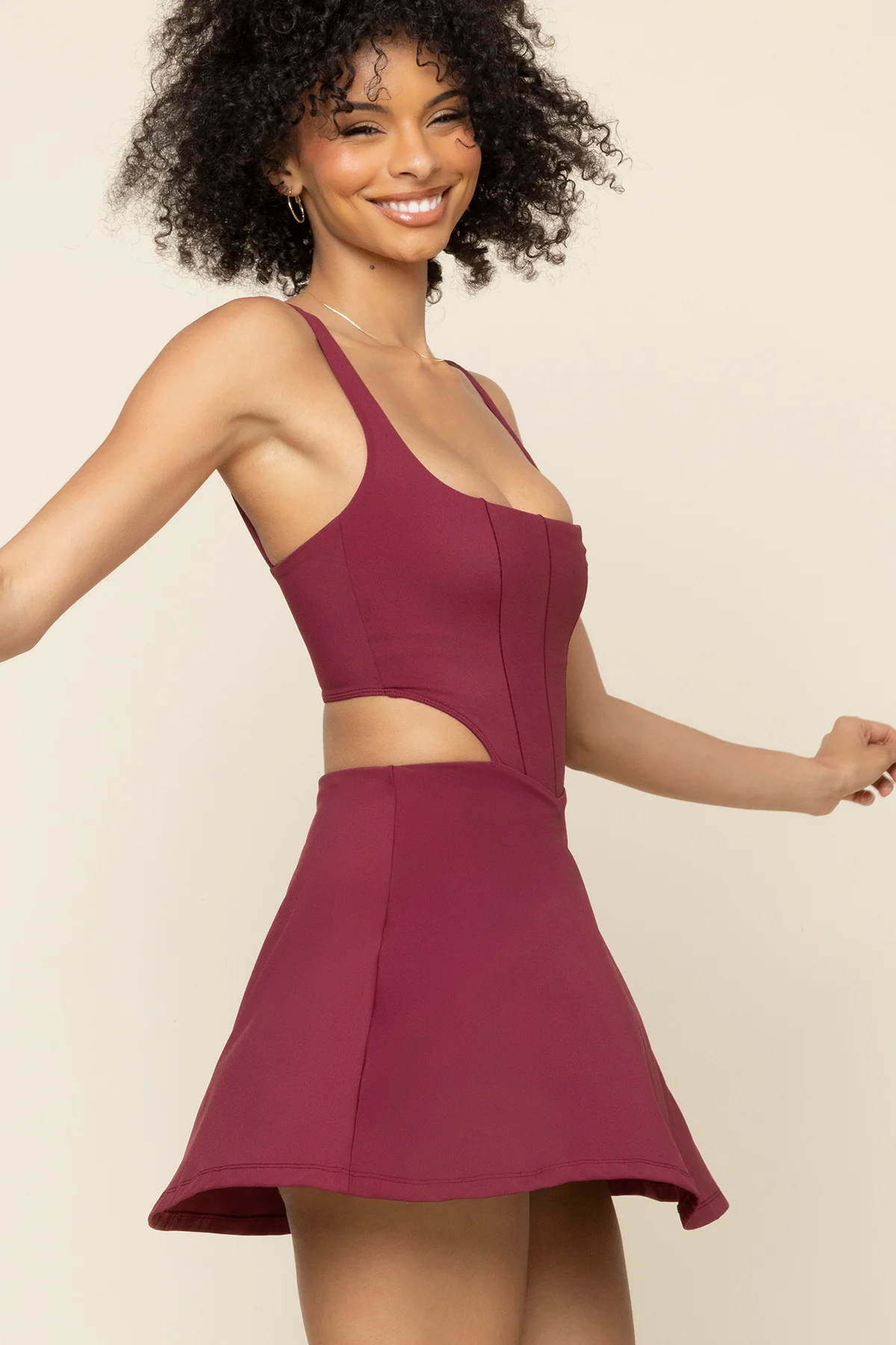 7521-cut-it-out-dress-crimson-1.webp