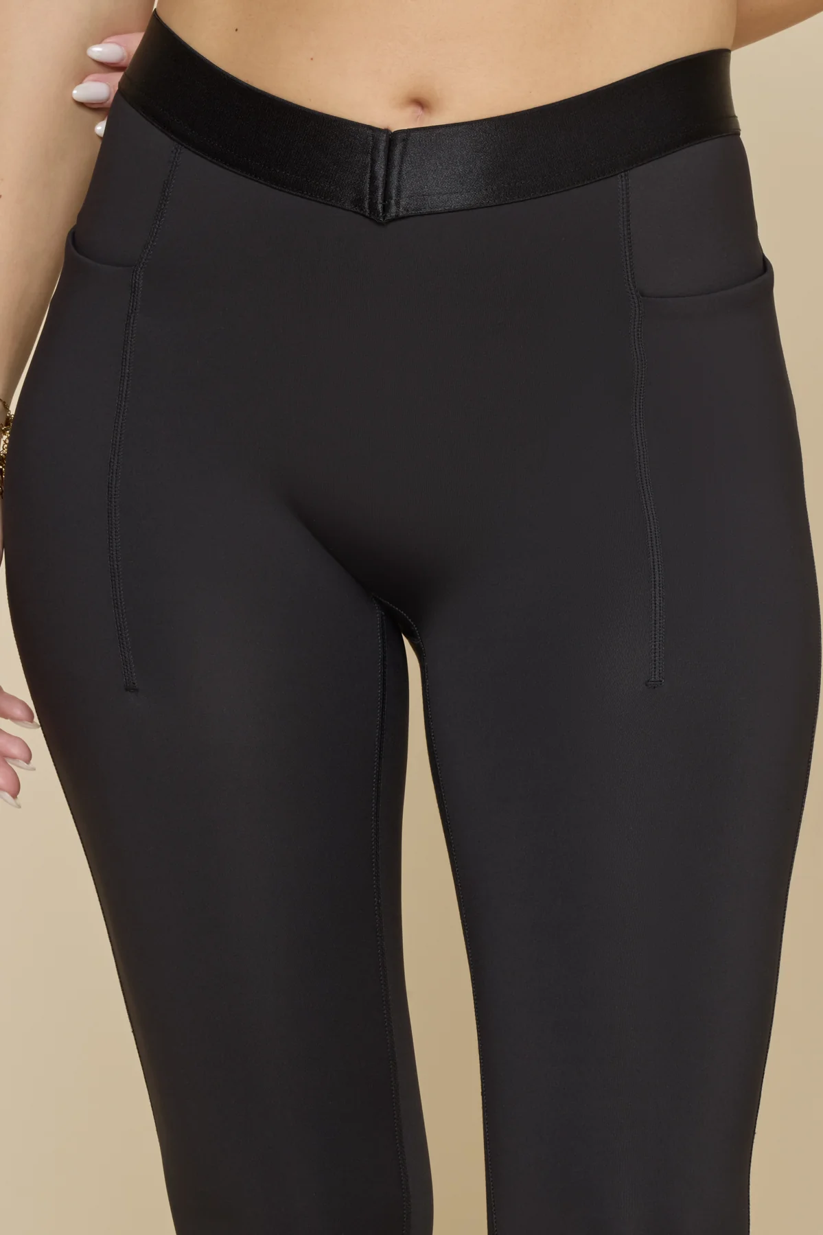 7605-contour-flared-legging-black-1.webp