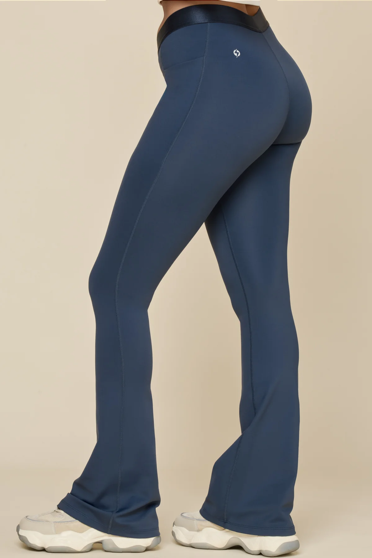8216-contour-flared-legging-navy-1.webp