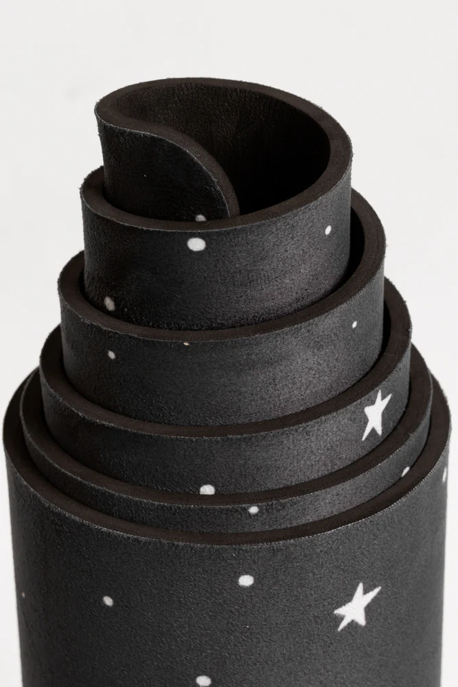 822-vegan-suede-yoga-mat-black-starry-1.webp