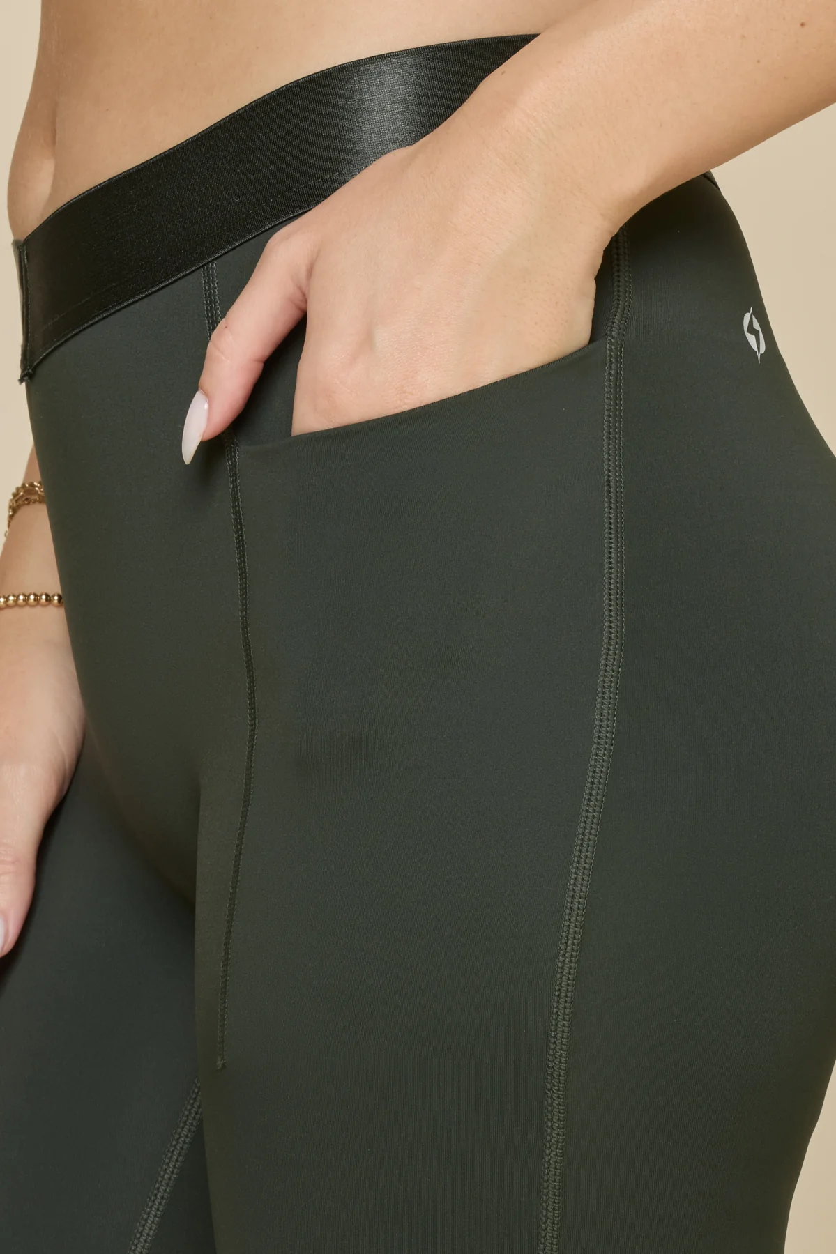 8378-contour-flared-legging-deep-forest-1.webp