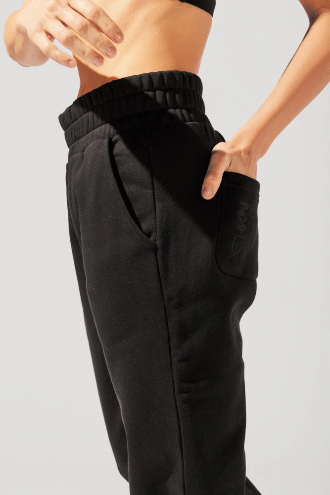 8791-cloud-rollover-sweatpant-black-1.webp