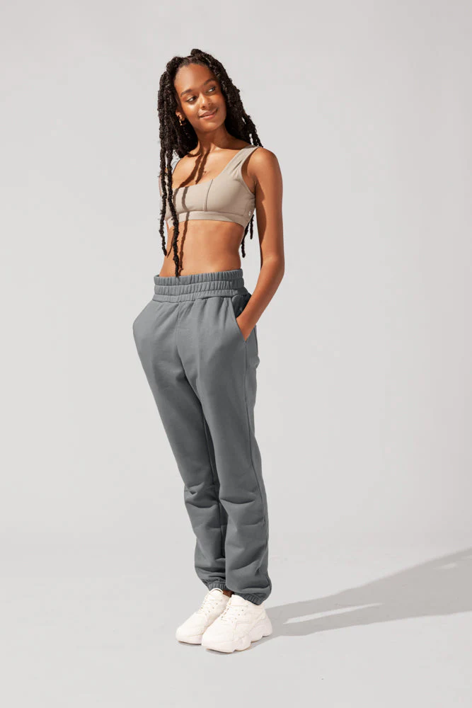 8918-cloud-rollover-sweatpant-smoke-1.webp