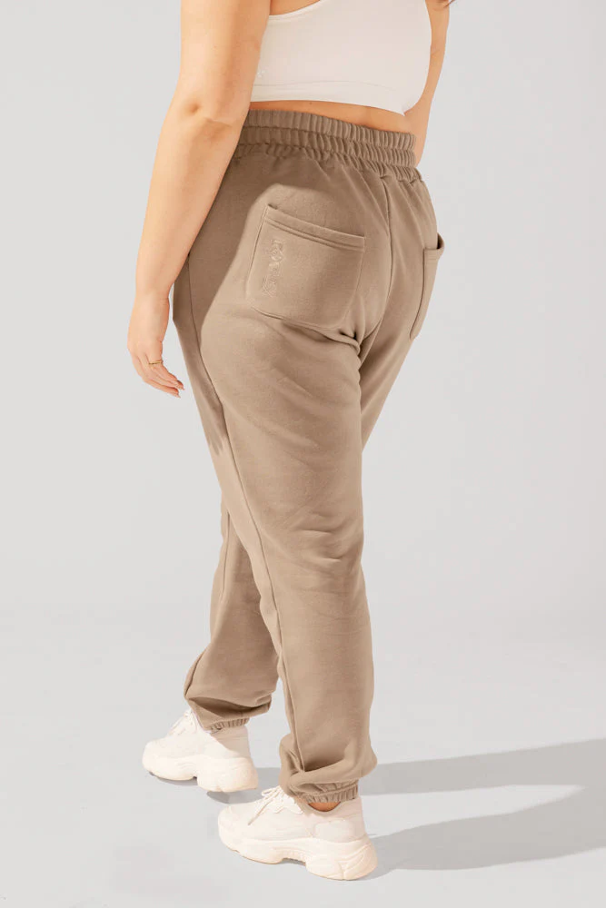 8973-cloud-rollover-sweatpant-milk-tea-1.webp
