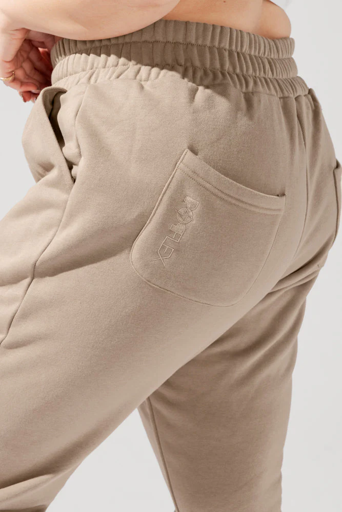 8973-cloud-rollover-sweatpant-milk-tea-1.webp