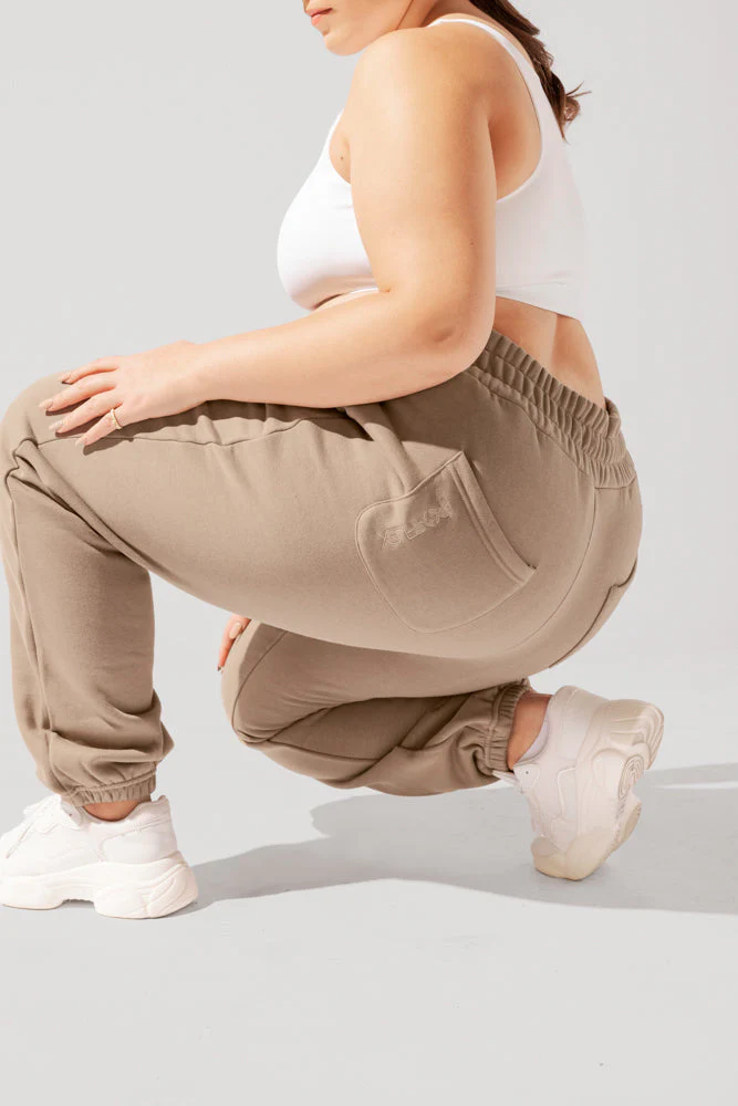 8973-cloud-rollover-sweatpant-milk-tea-1.webp