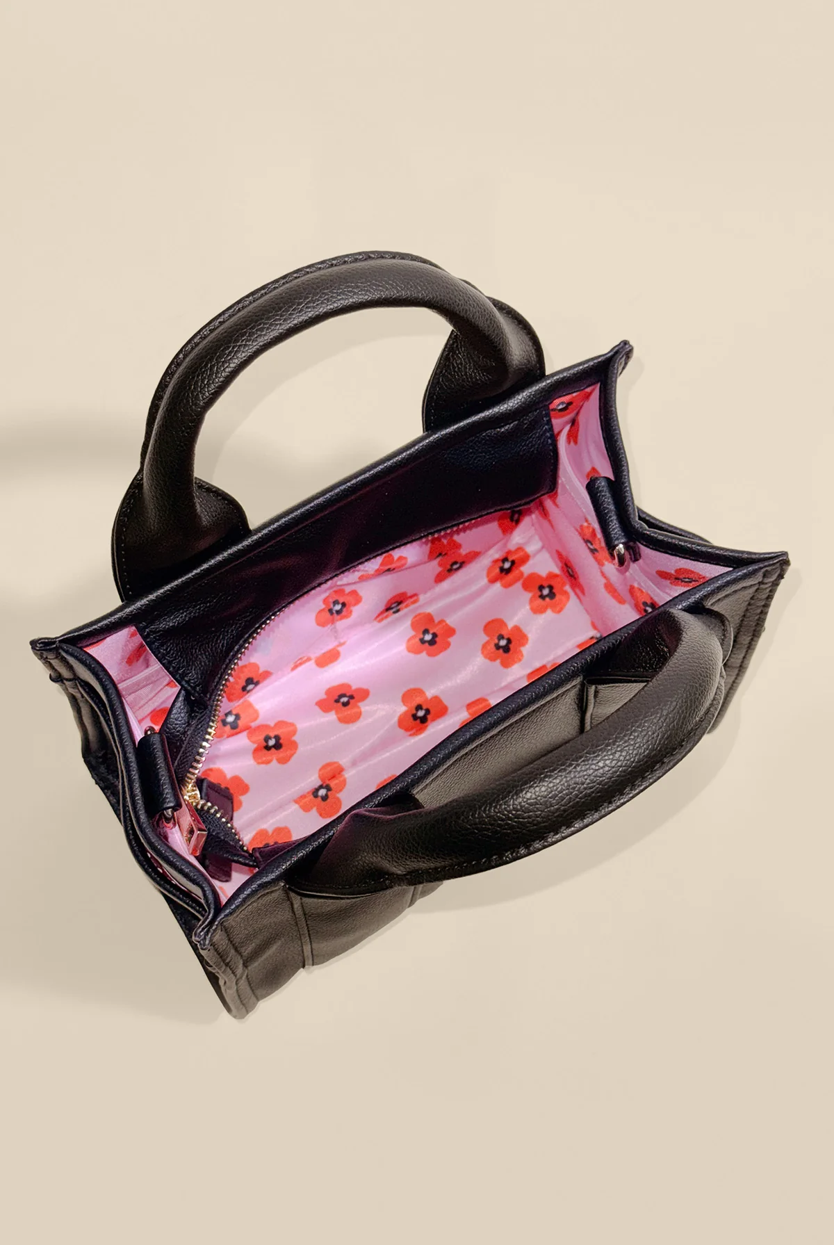 90-vegan-leather-baby-sloane-tote-black-1.webp