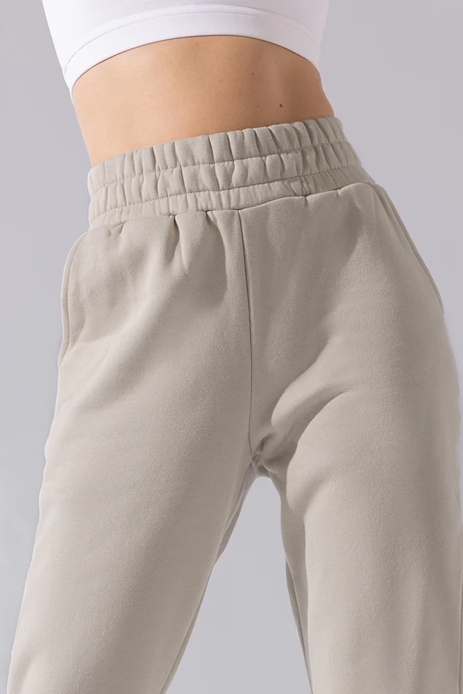 9161-cloud-rollover-sweatpant-seashell-1.webp