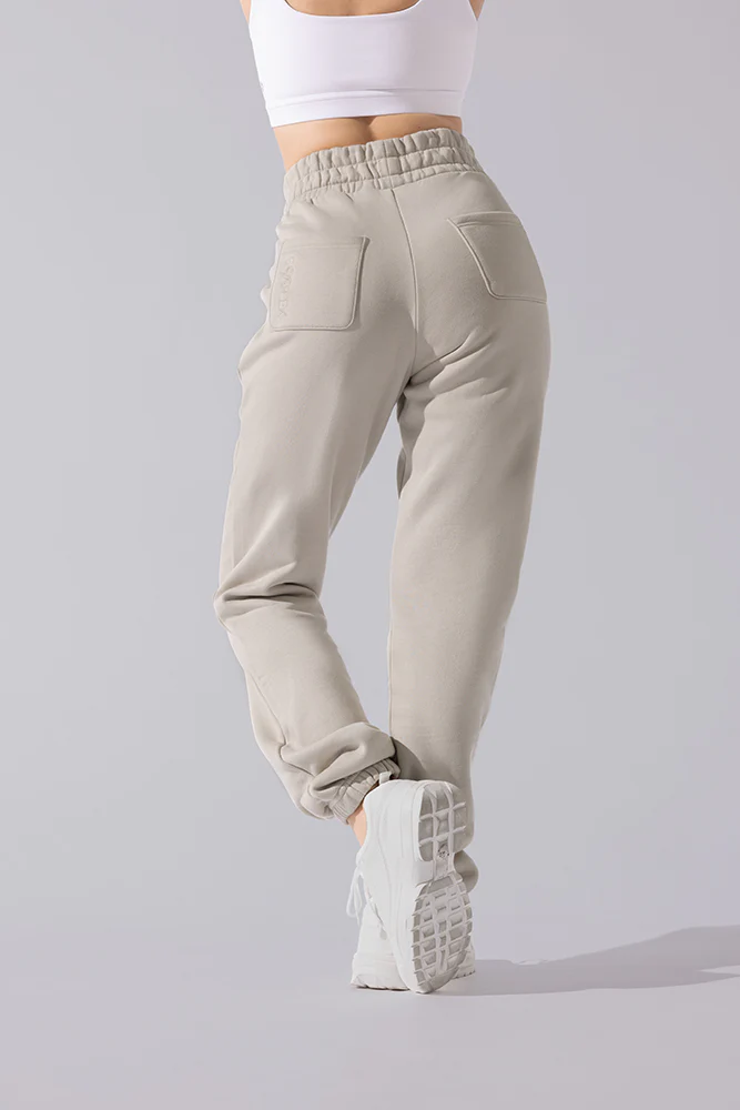 9161-cloud-rollover-sweatpant-seashell-1.webp