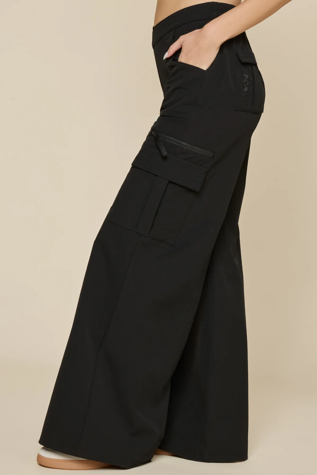 9191-y2k-cargo-pant-black-1.webp