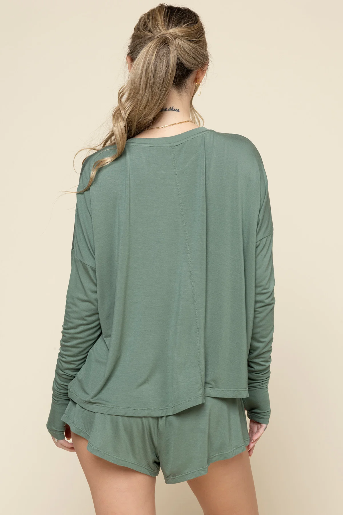 9229-the-perfect-long-sleeve-top-leaf-green-1.webp