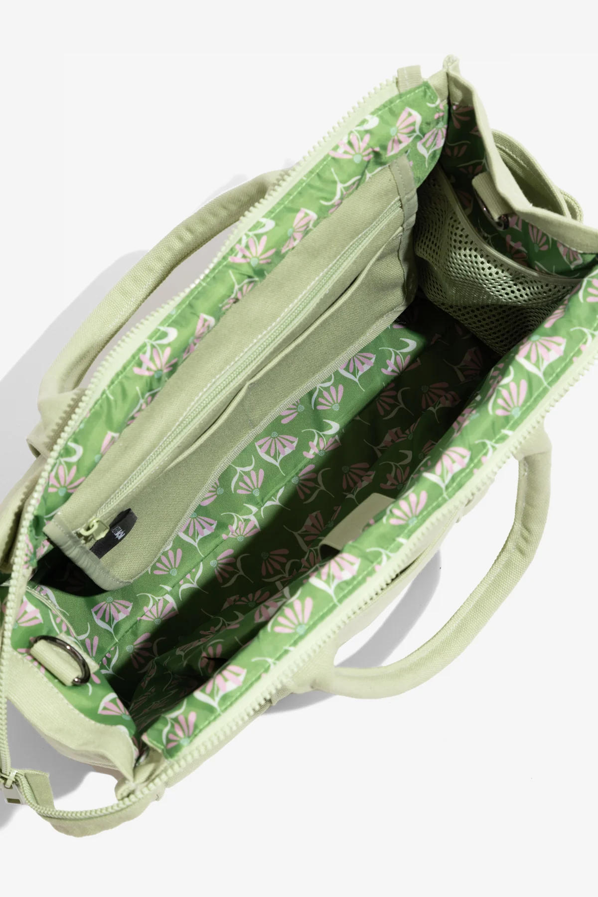 96-sloane-tote-pistachio-1.webp