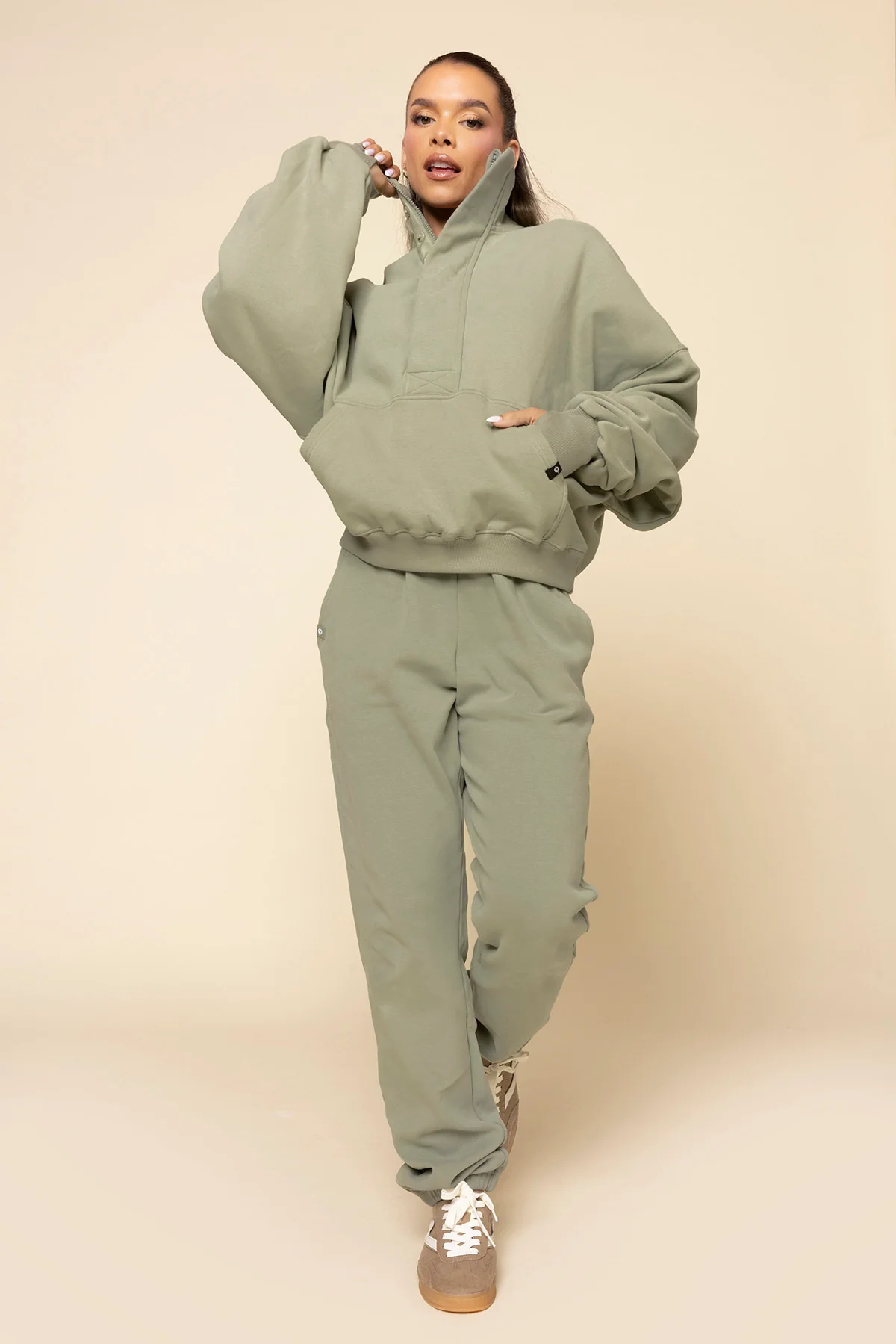 9625-ooey-gooey-sweatpant-light-sage-1.webp