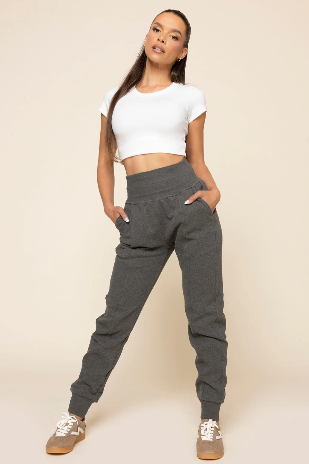 9729-ooey-gooey-jogger-charcoal-heather-1.webp